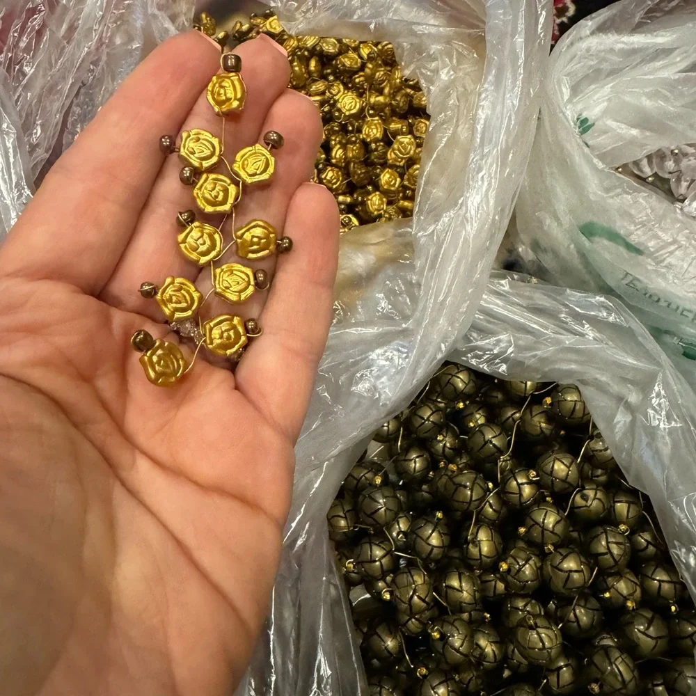 Bulk of handmade beaded blooms - Picture 9 of 10